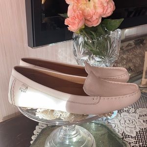 Leather UGG  slip on loafers 🌸